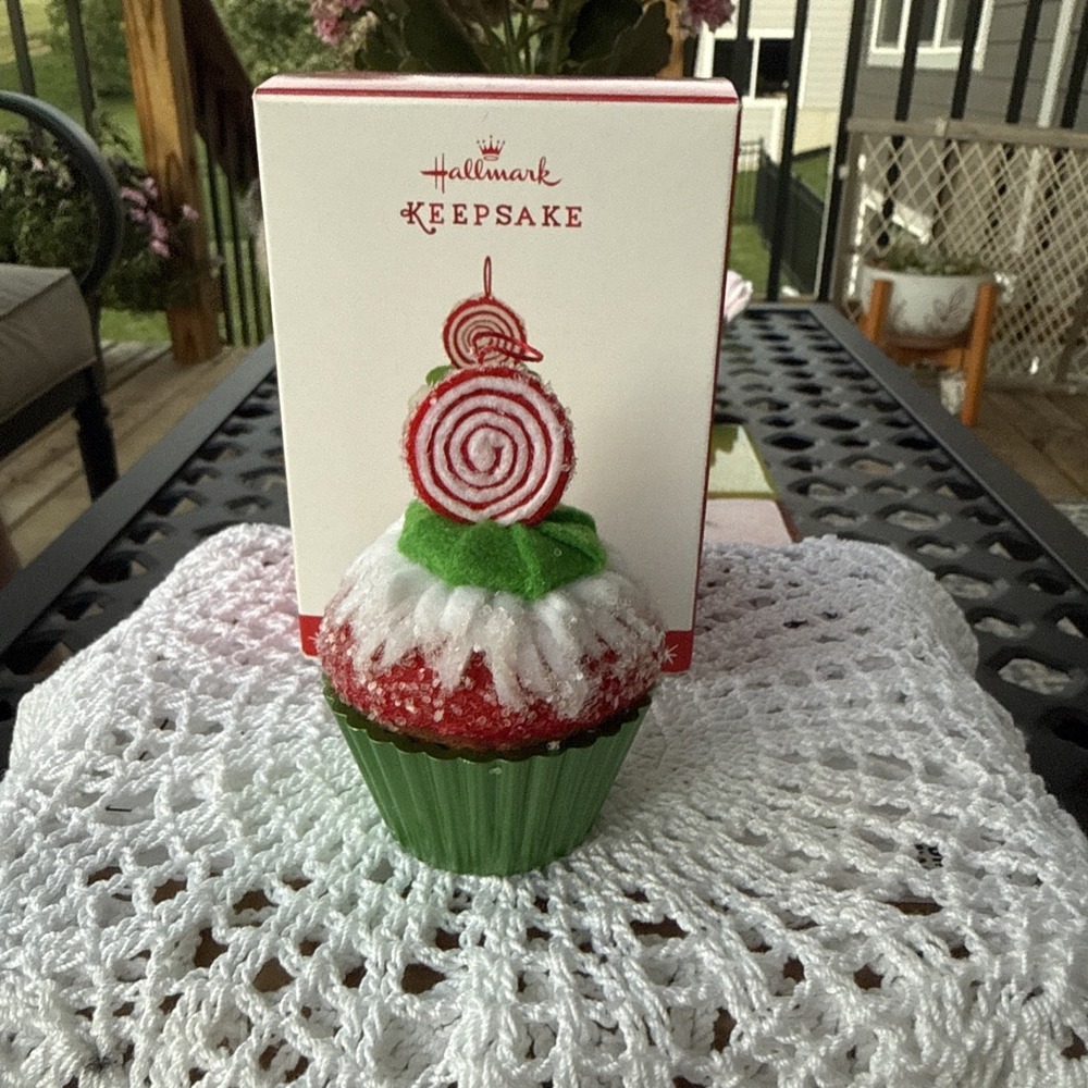 Hallmark Keepsake Petite Treat Cupcake KOC Member MINIATURE Ornament 2015